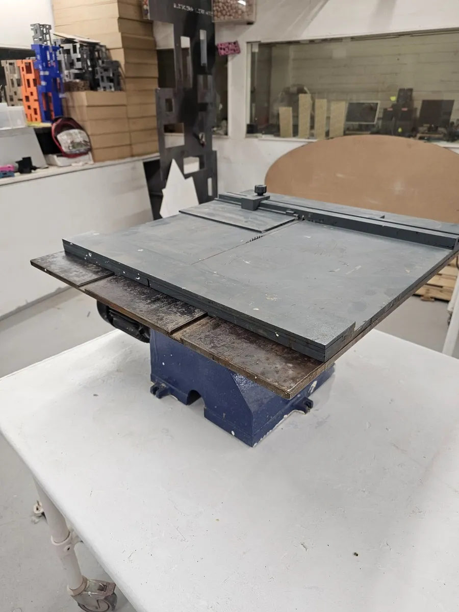 Modelmakers bench saw. - Image 4