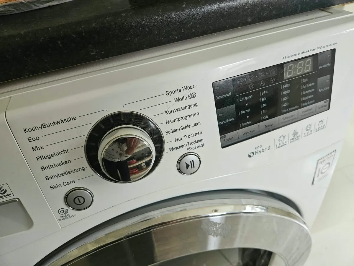 LG F14A8RD Washer Dryer – 9kg / 6kg - Image 2
