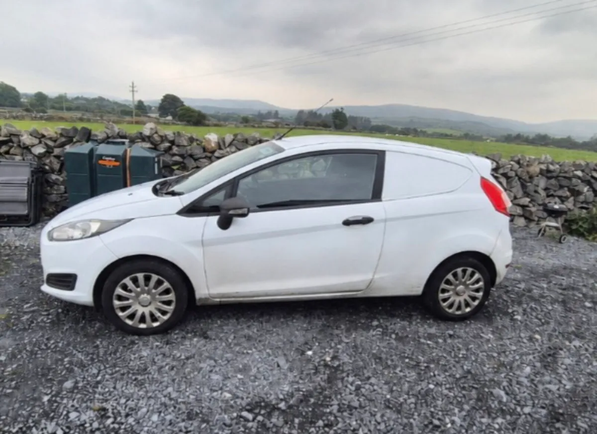 Ford fiesta van - Image 2