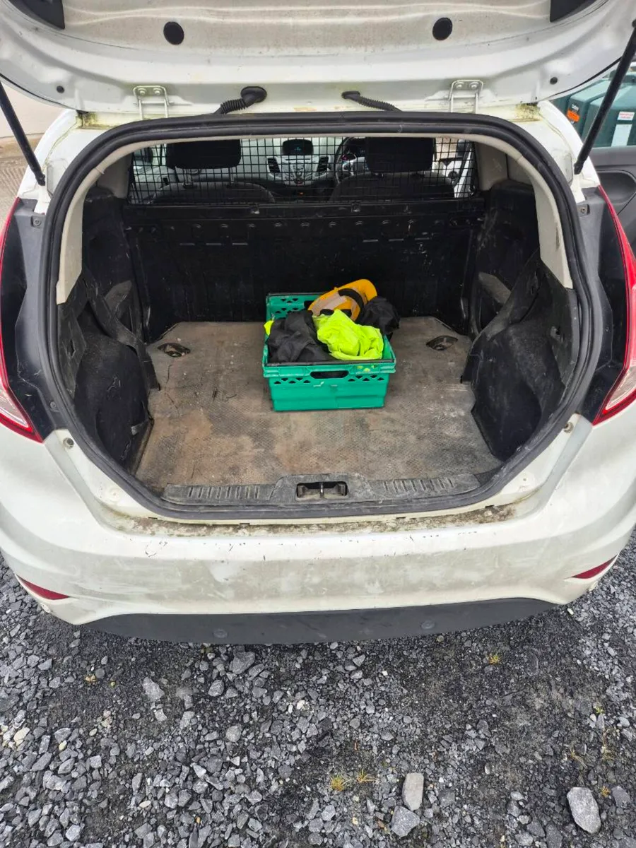 Ford fiesta van - Image 4