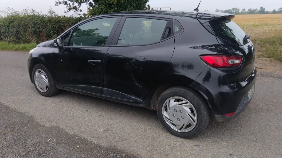Renault Clio 1.2 Litre. Drive Home. Minor Cosmetic - Image 4