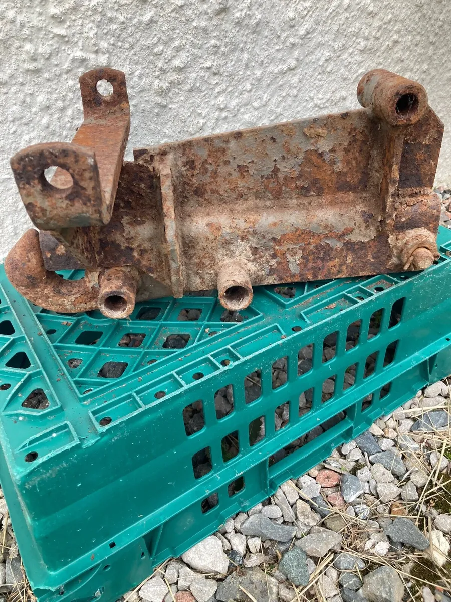 Massey Ferguson 165/185 tractor pickup hitch - Image 1