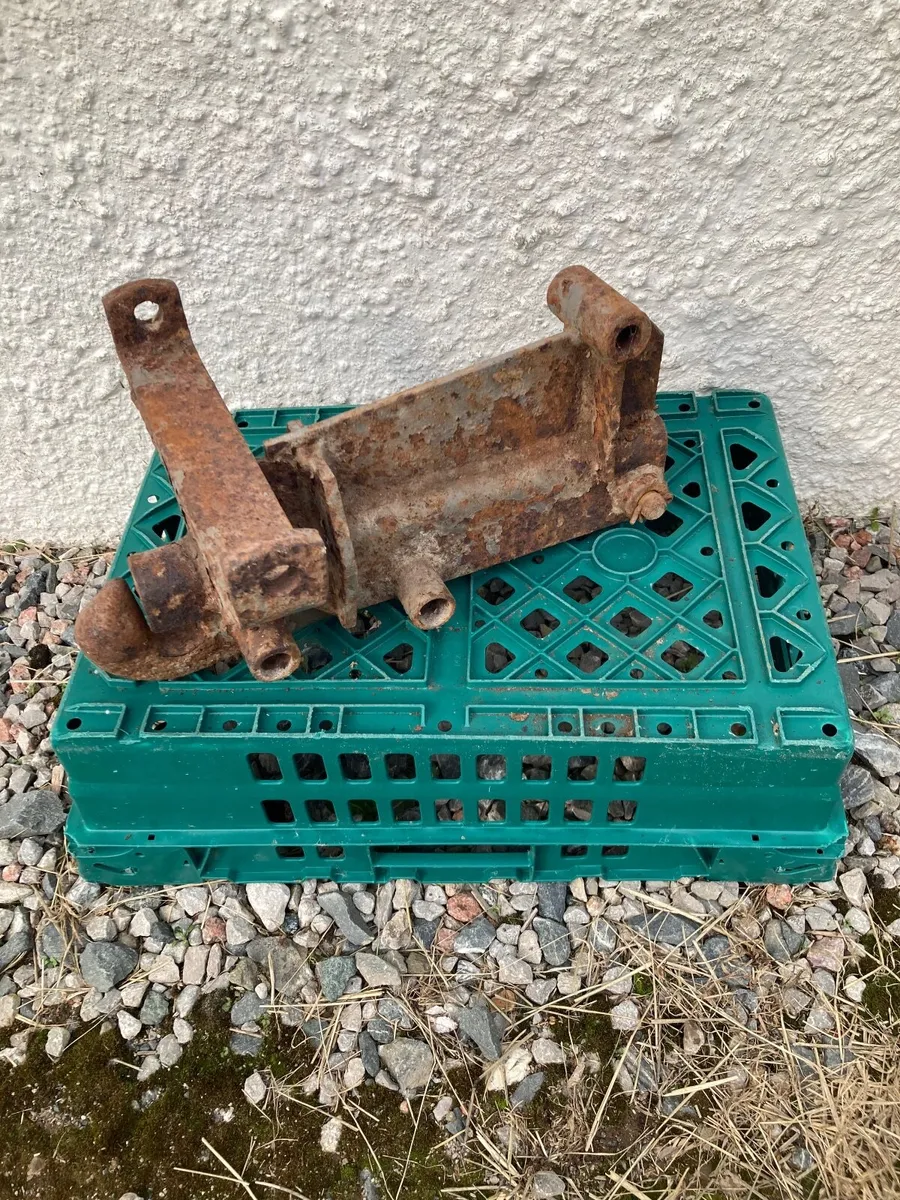 Massey Ferguson 165/185 tractor pickup hitch - Image 2