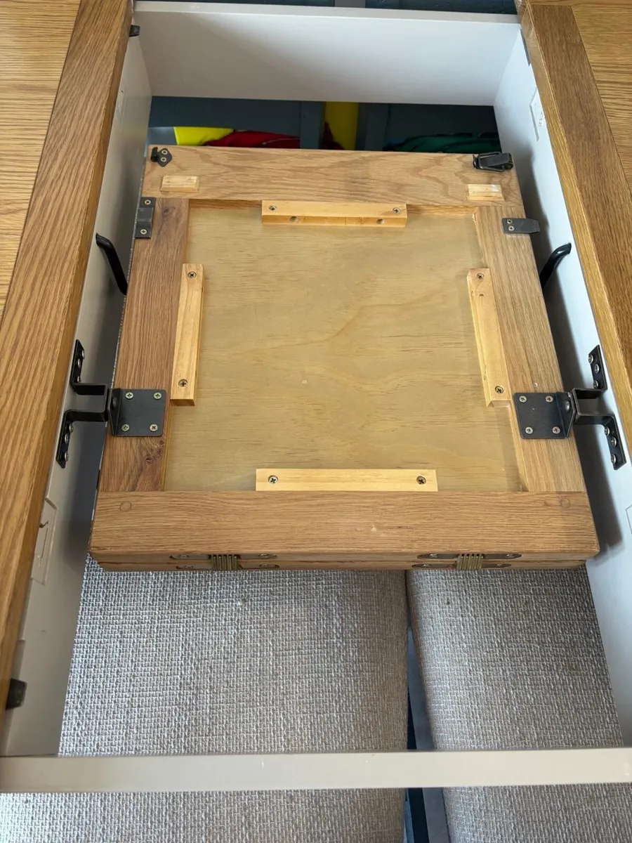 Table and chairs - Image 2