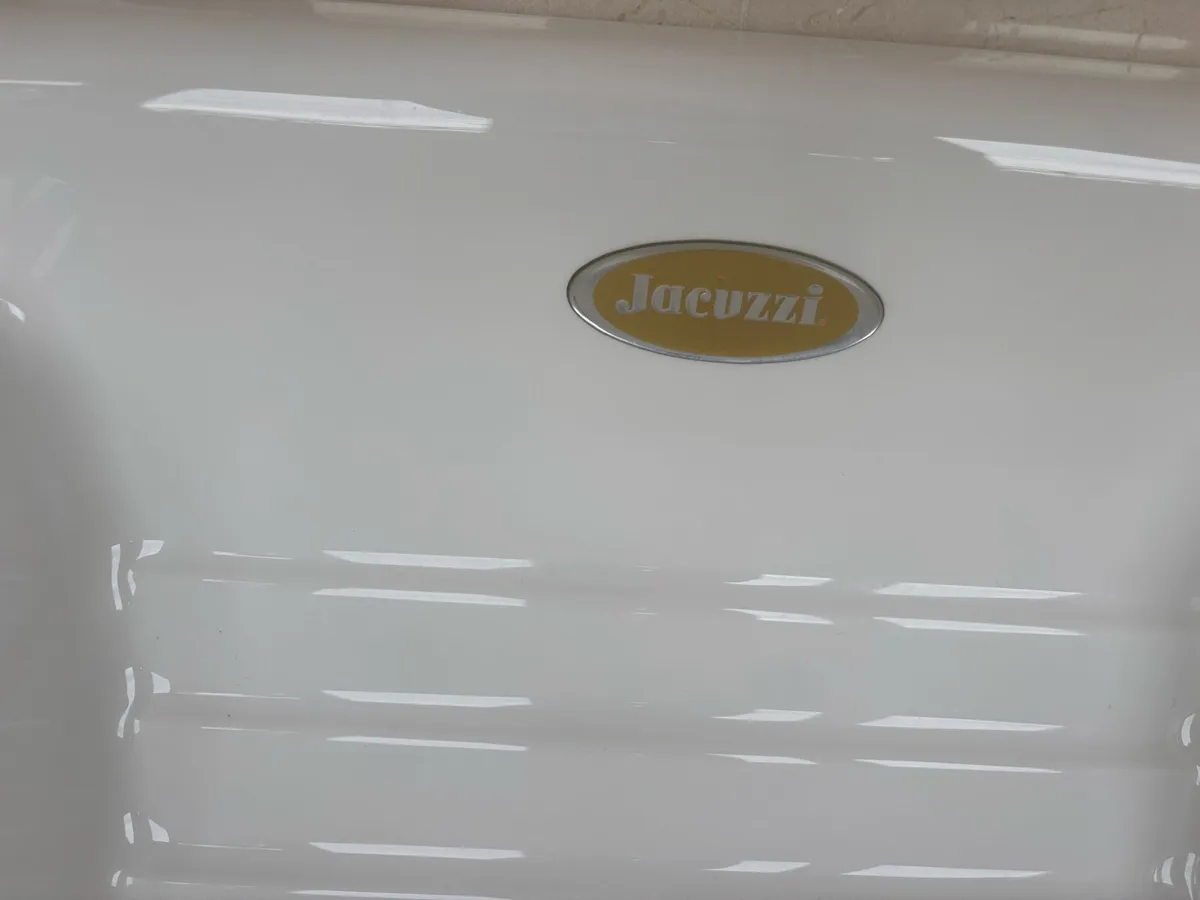 Jacuzzi Bath - Image 4