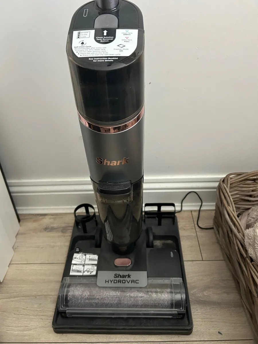 Shark cordless Hydrovac - Image 1