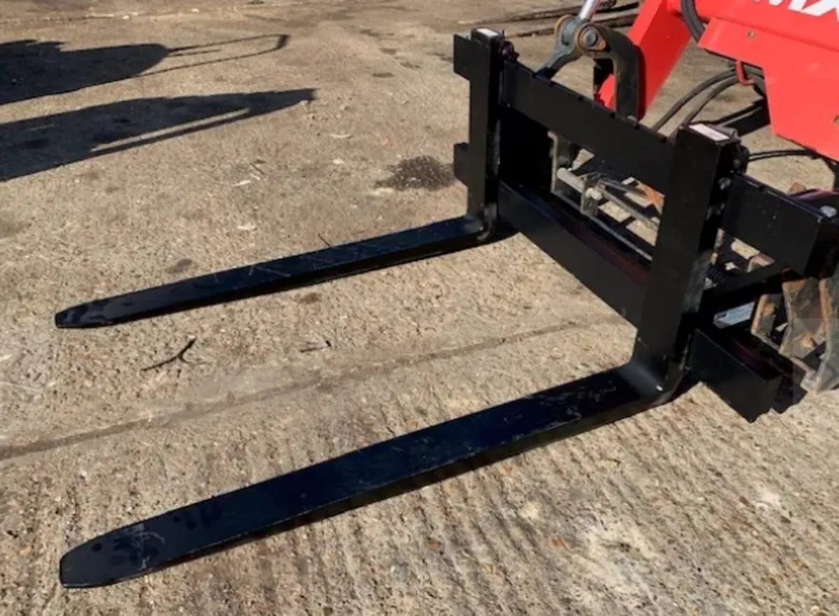 New HD Pallet Forks 2500KG - Image 2