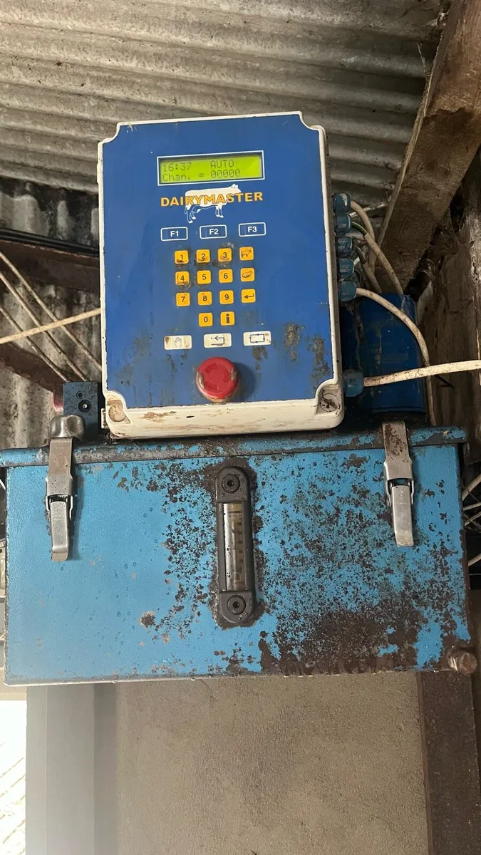 Dairy master scrapers - Image 1