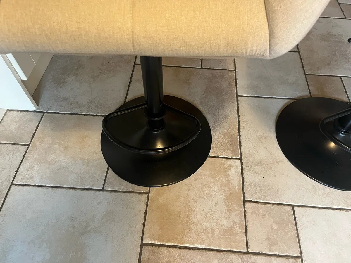 Kitchen swivel bar stools x2 - Image 3