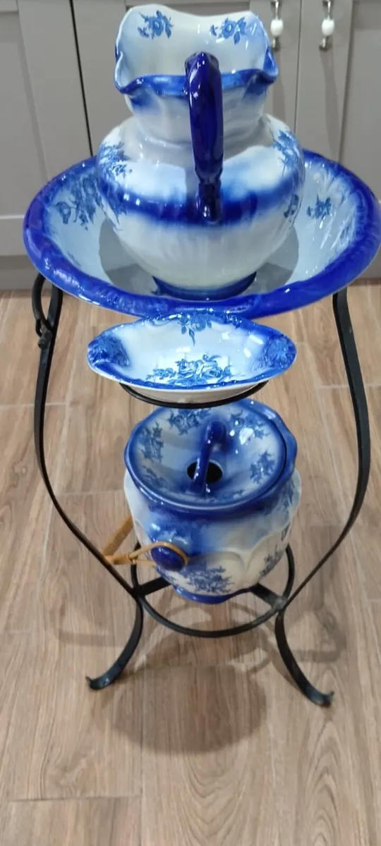 Antique style wash stand with accessories - Image 2