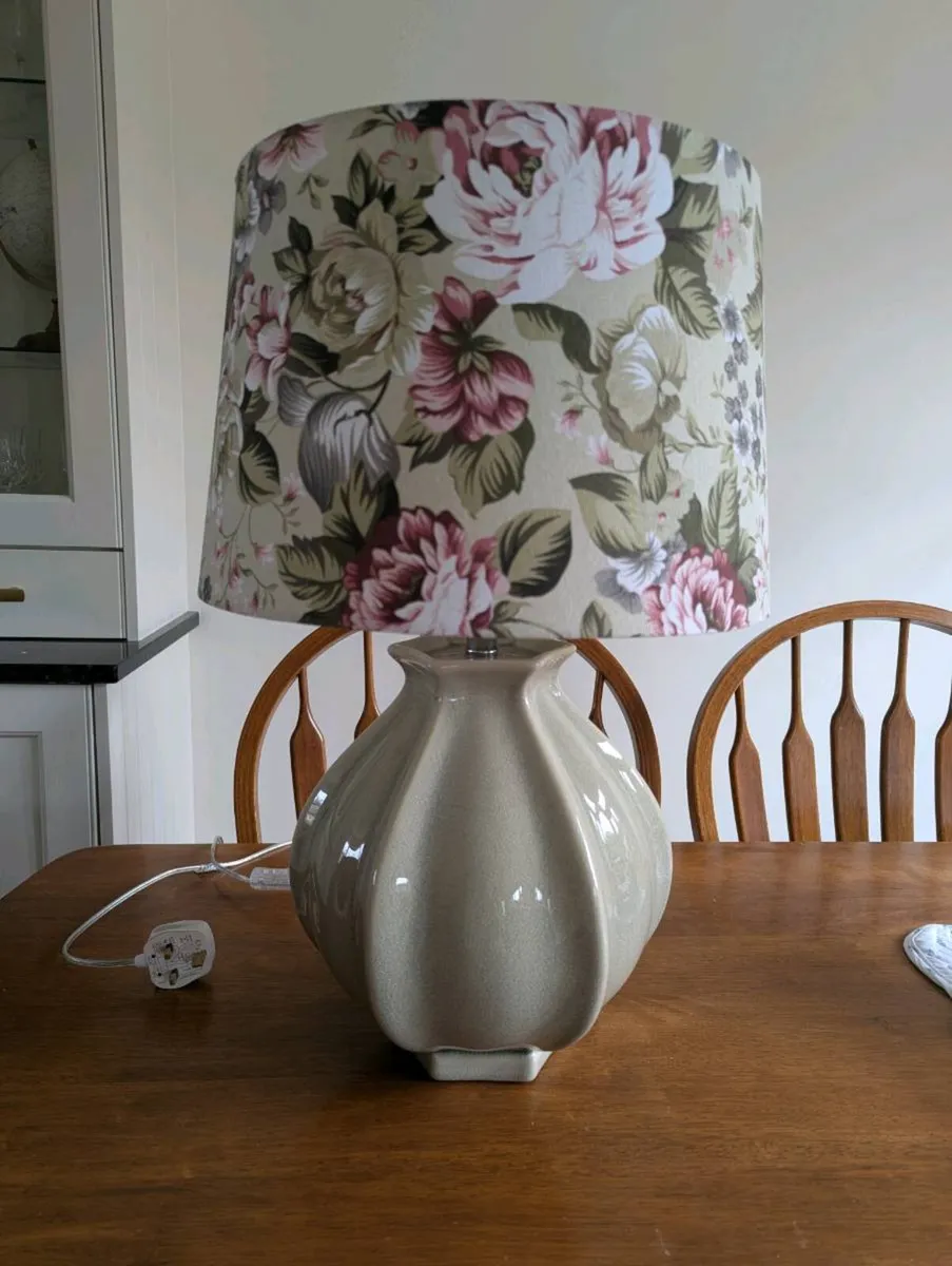 Carraig Donn sage green lamp - Image 1