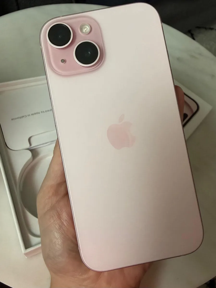 iPhone 15 - Image 1