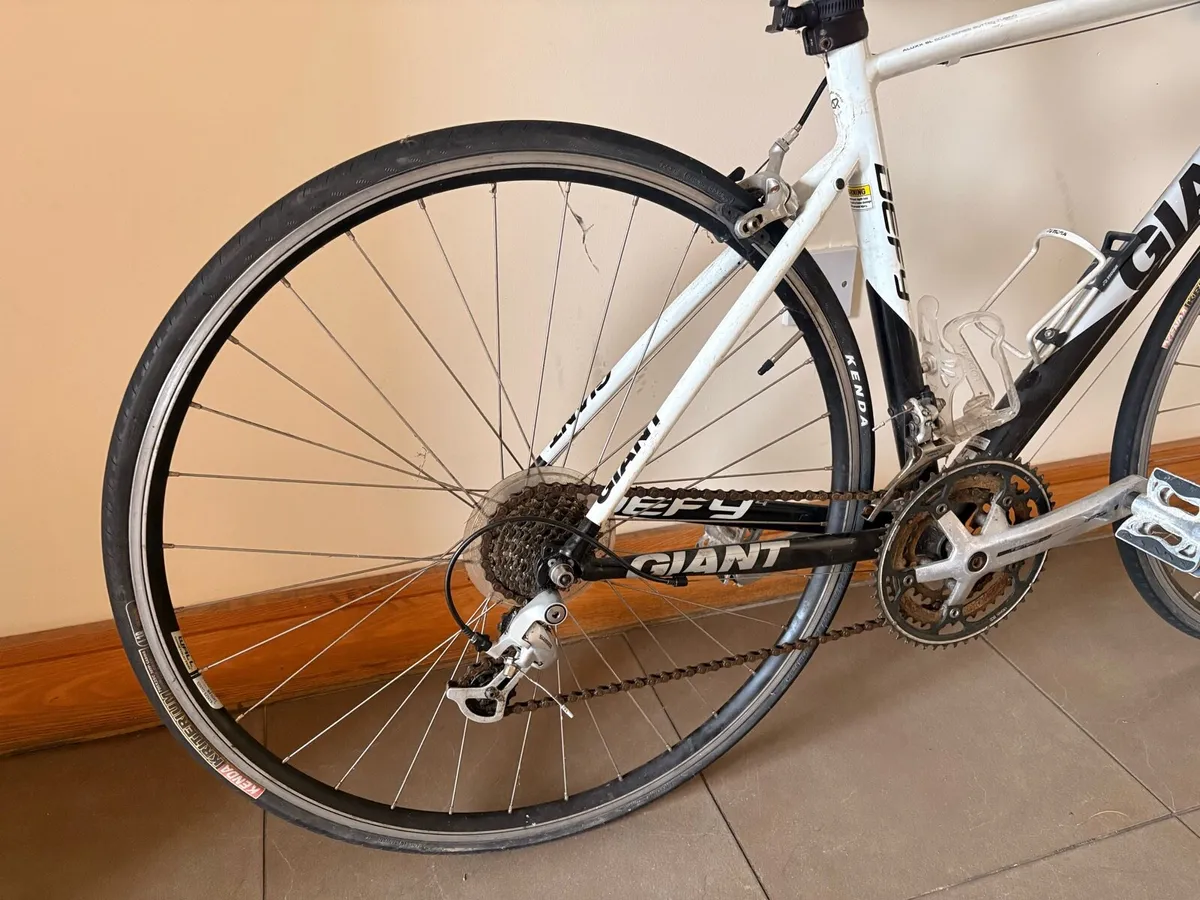 The 2016 Giant Defy 3 - Image 4