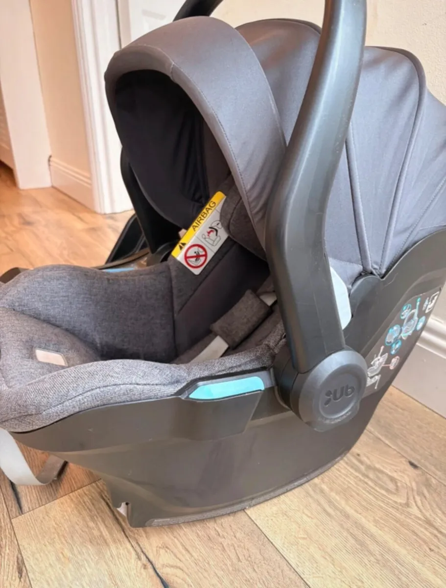 Uppababy Vista Mesa iSize Car seat with isofix - Image 3