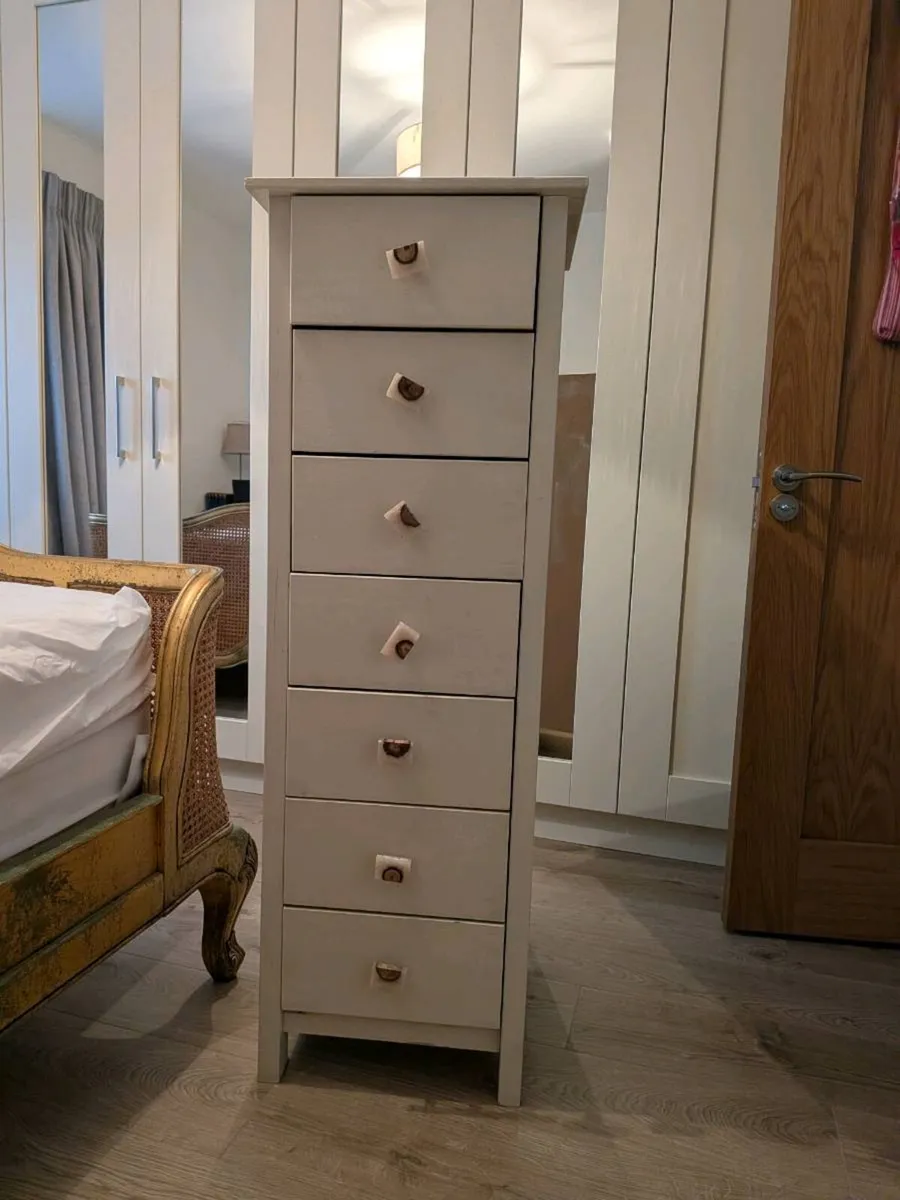Chest of drawers - Image 1