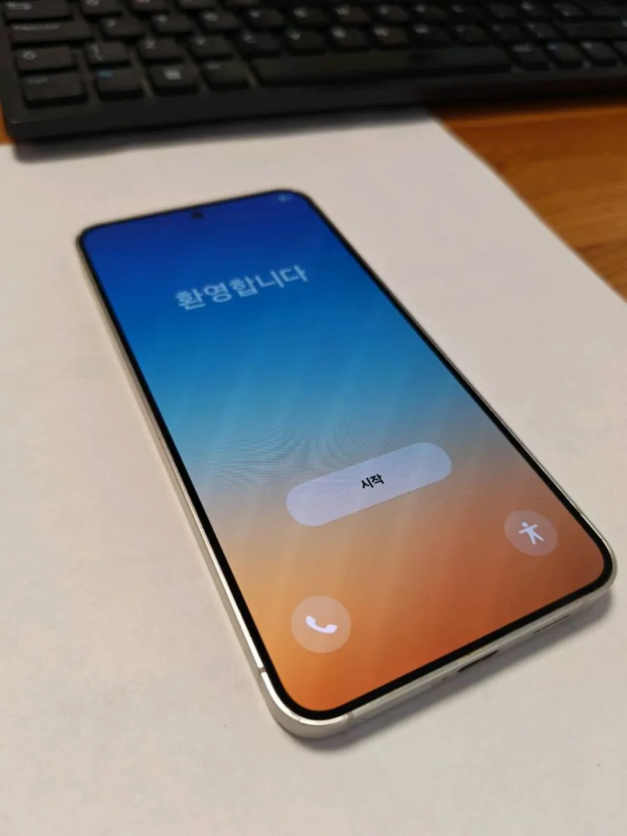 Samsung Galaxy S24 - Image 1