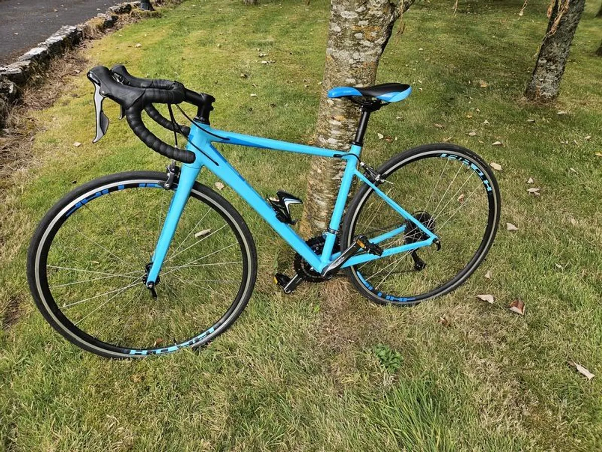 Ladies Road bike Cube Axial  50 . Good as new. Barely used - Image 1