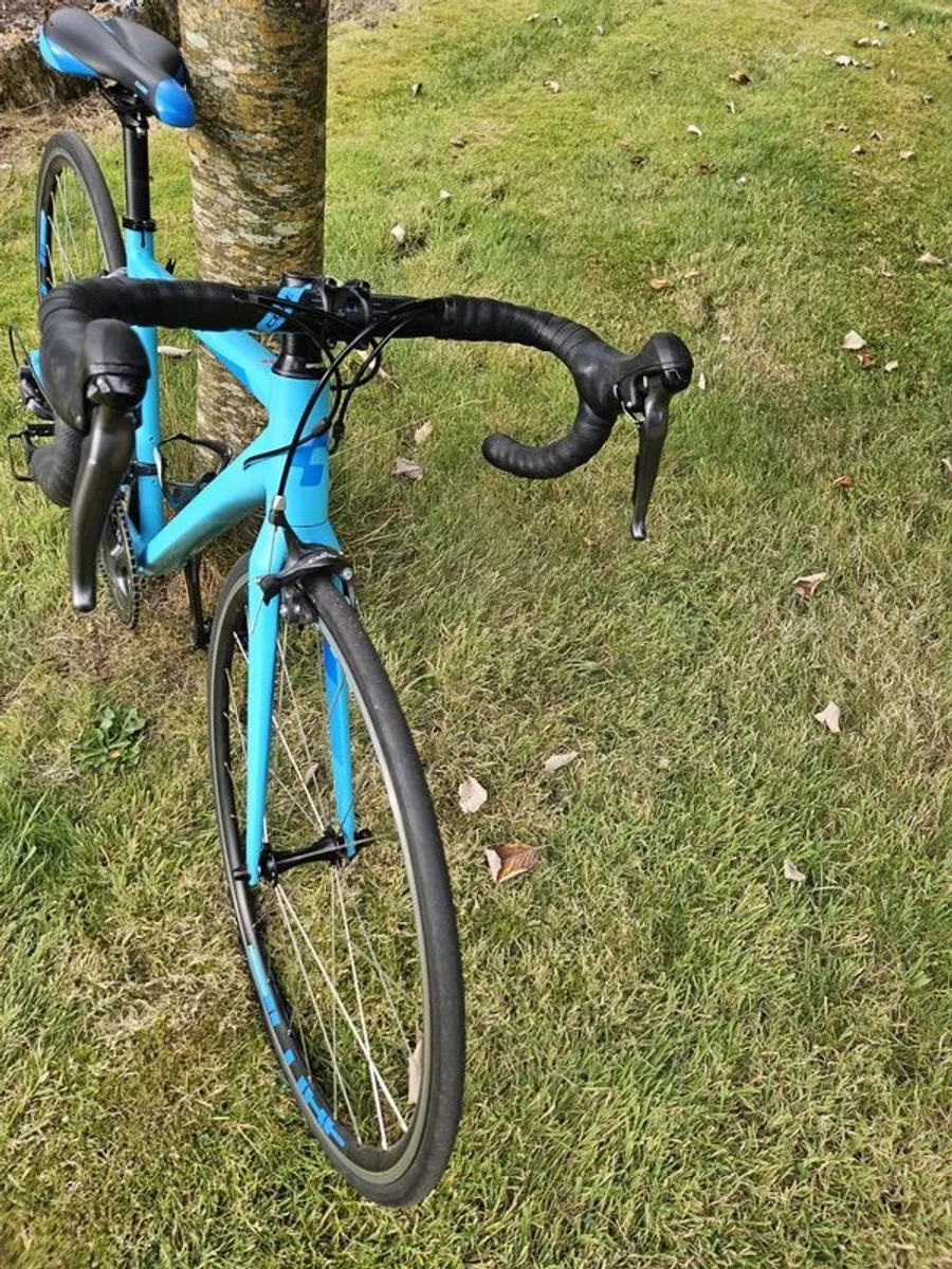 Ladies Road bike Cube Axial  50 . Good as new. Barely used - Image 3
