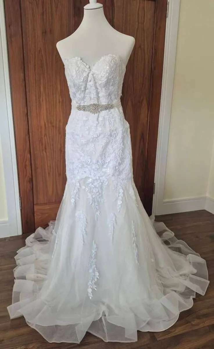 Wedding dress - Image 1
