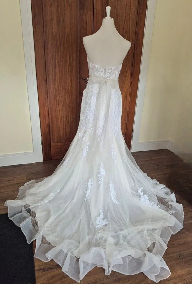 Wedding dress - Image 2