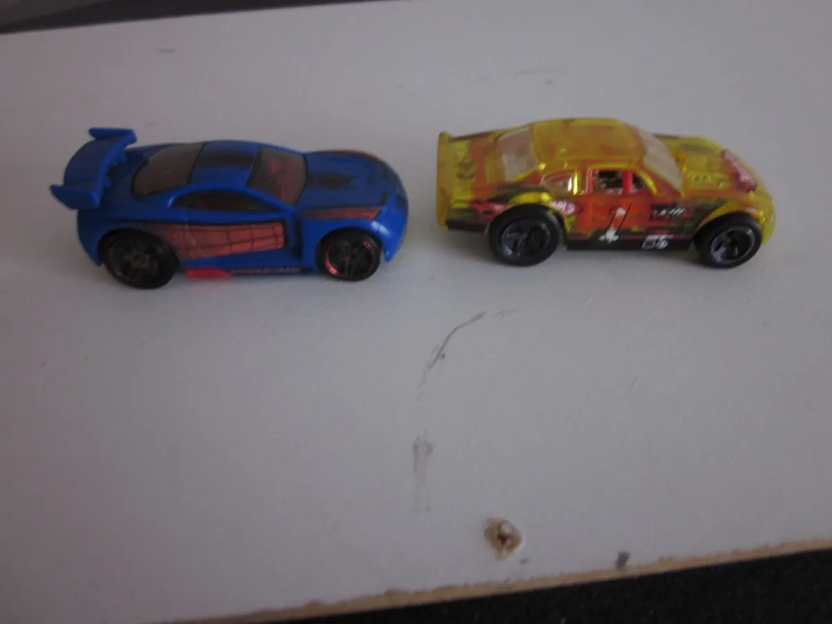 Hot Wheels Spider Man and Stockar Horse Play cars - Image 2