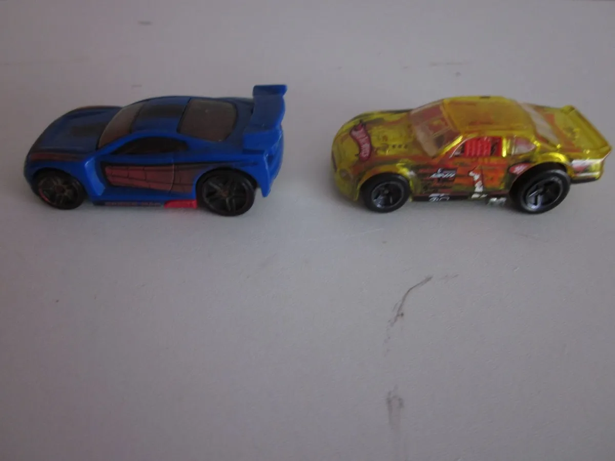 Hot Wheels Spider Man and Stockar Horse Play cars - Image 3