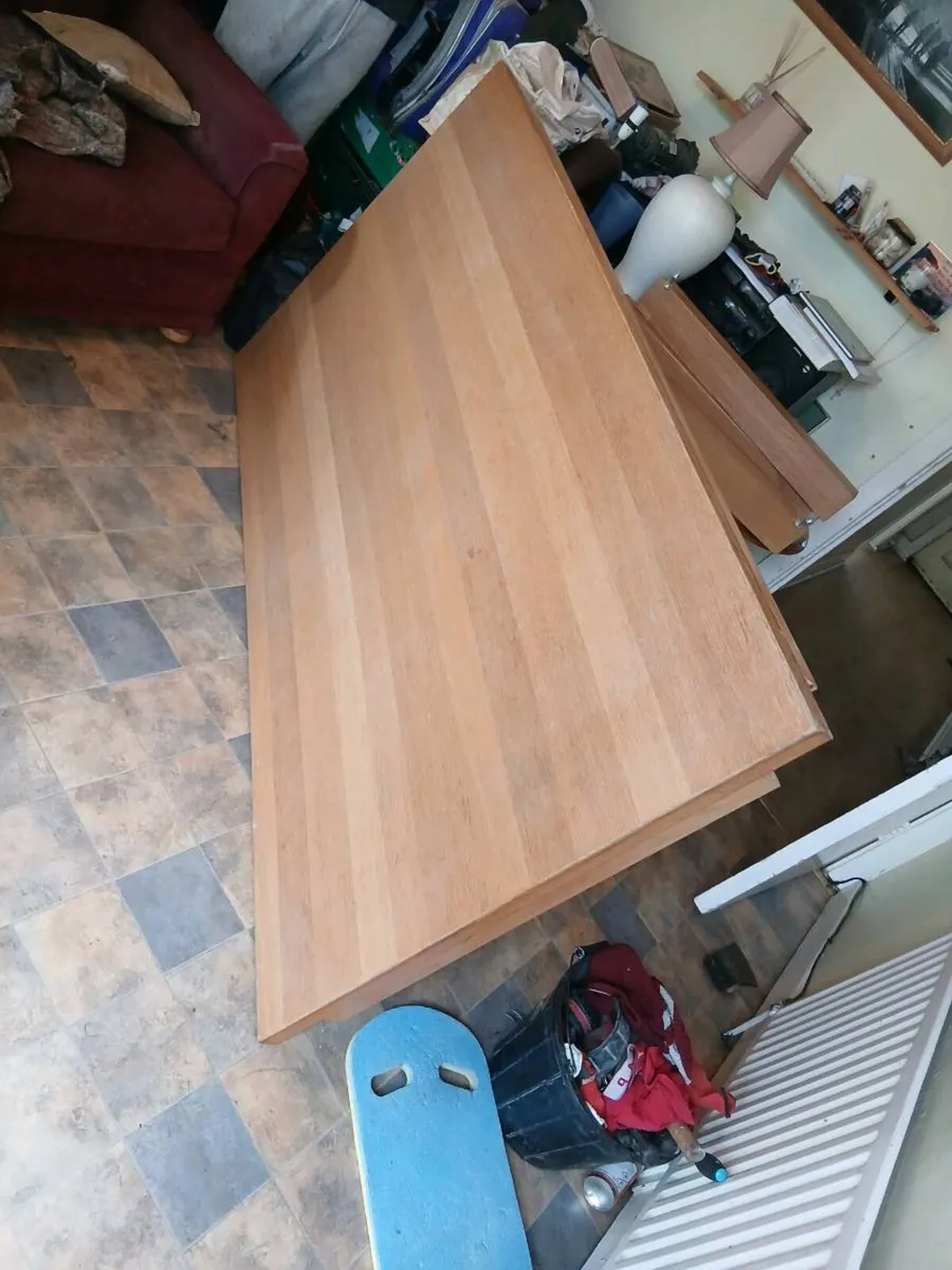 Large kitchen table. - Image 1