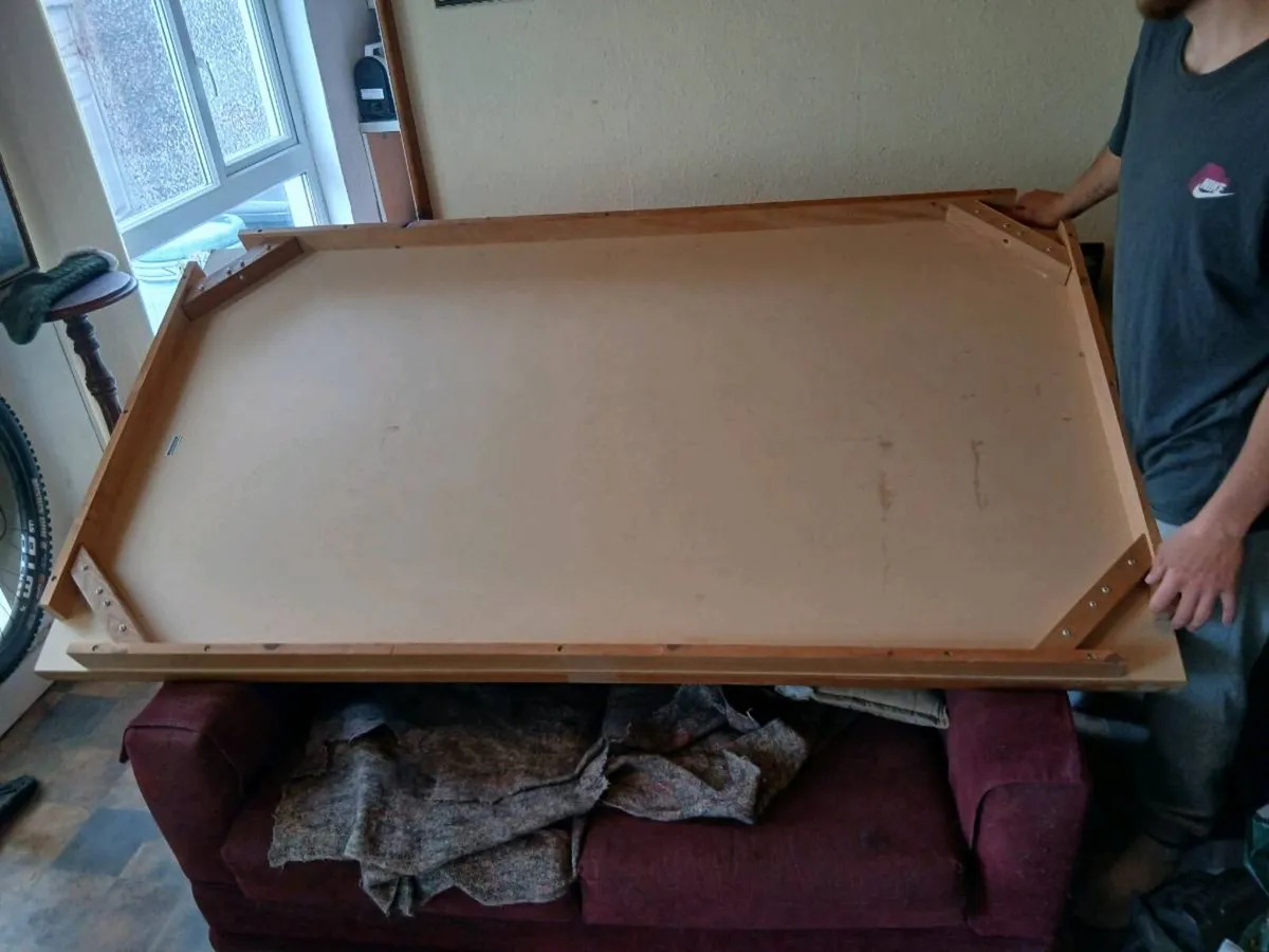 Large kitchen table. - Image 2