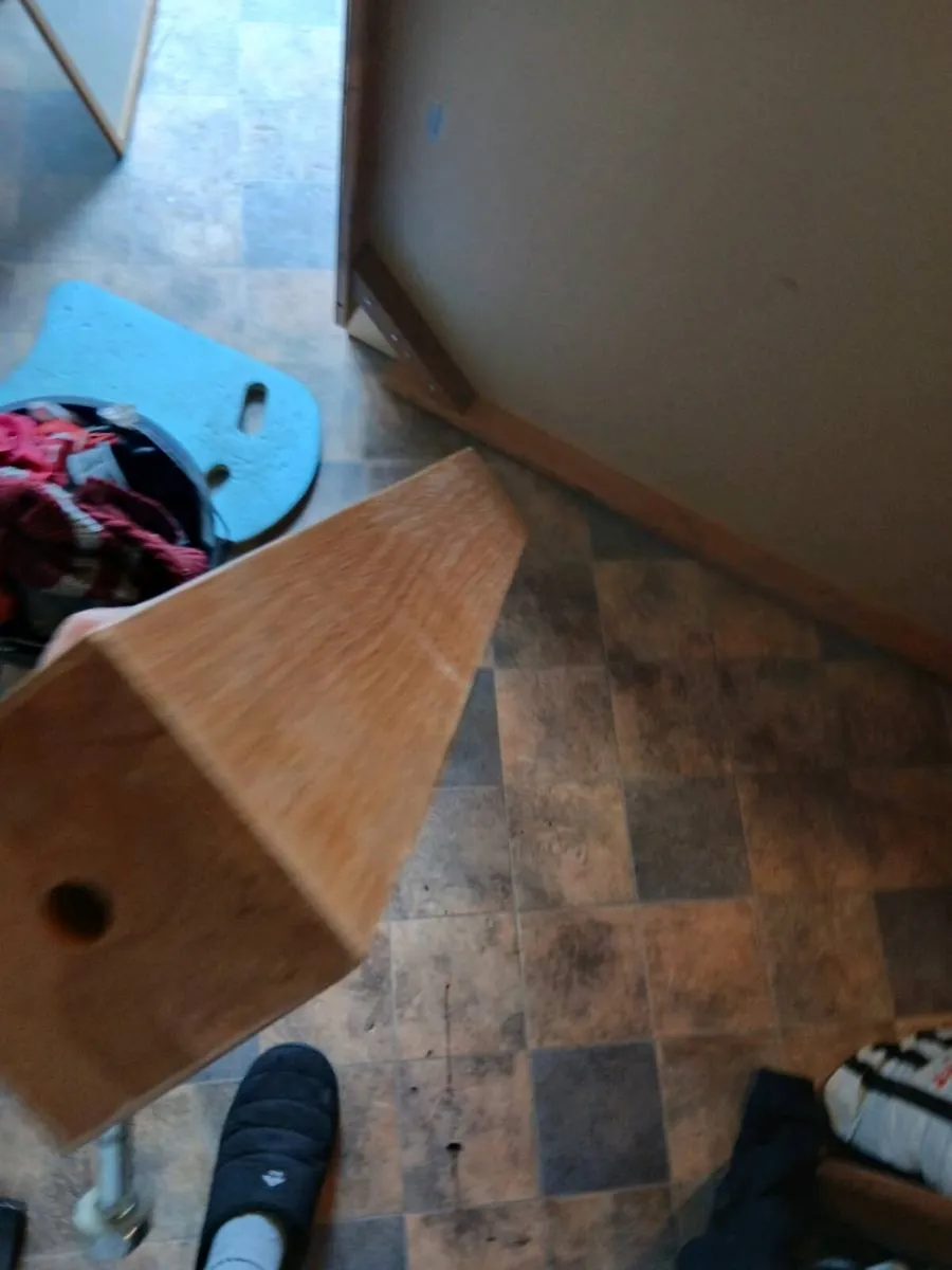 Large kitchen table. - Image 3