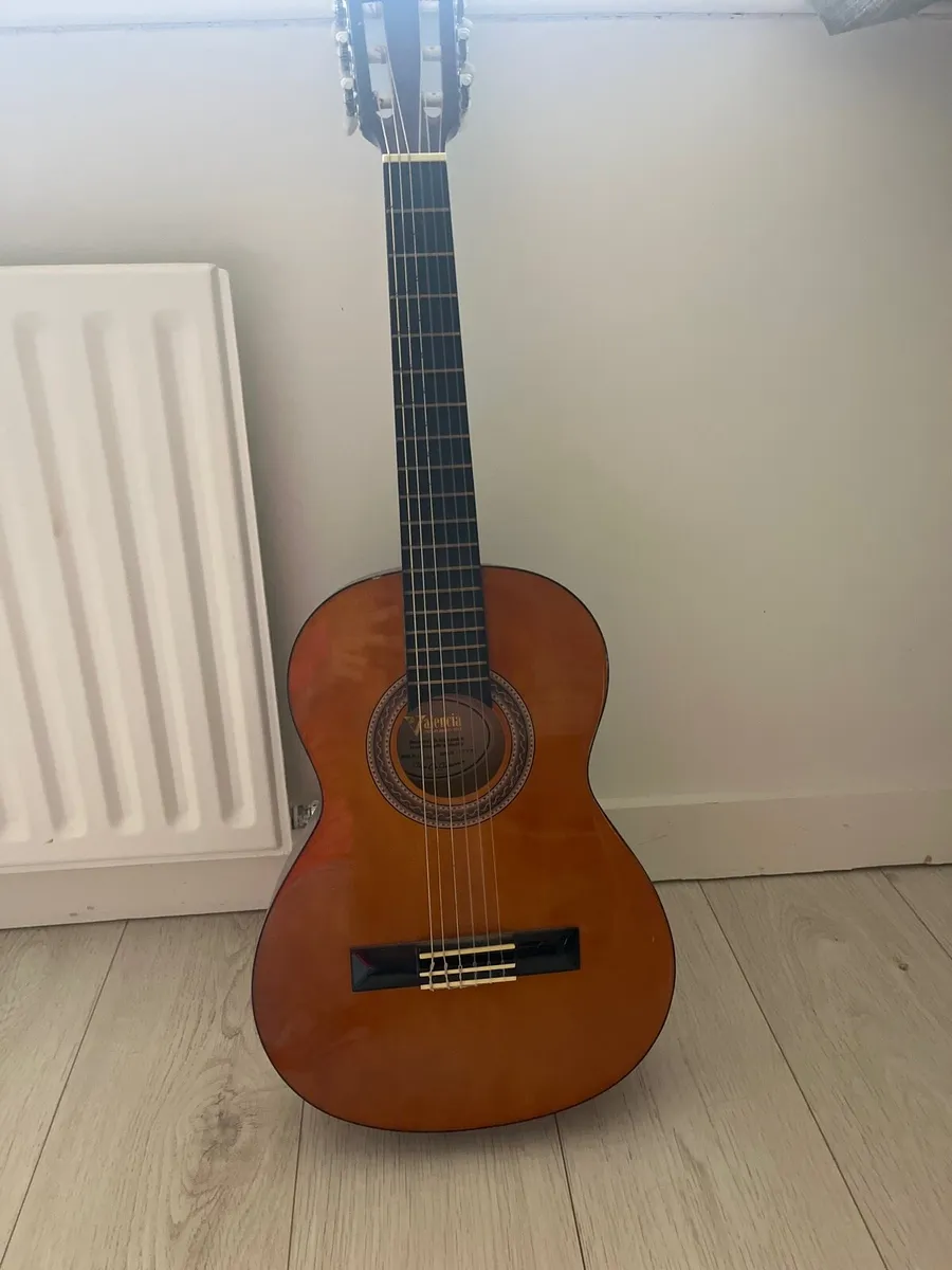Valencia guitar - Image 1
