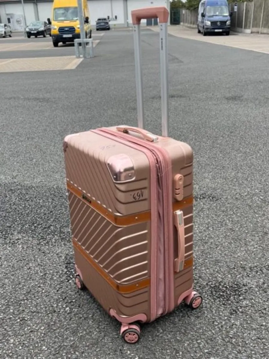 Medium Suitcase / Small Suitcase – Good Condition - Image 2