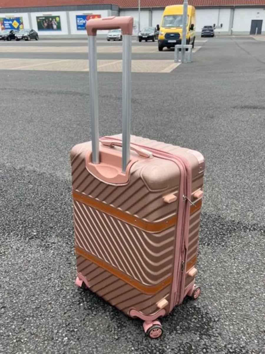 Medium Suitcase / Small Suitcase – Good Condition - Image 3
