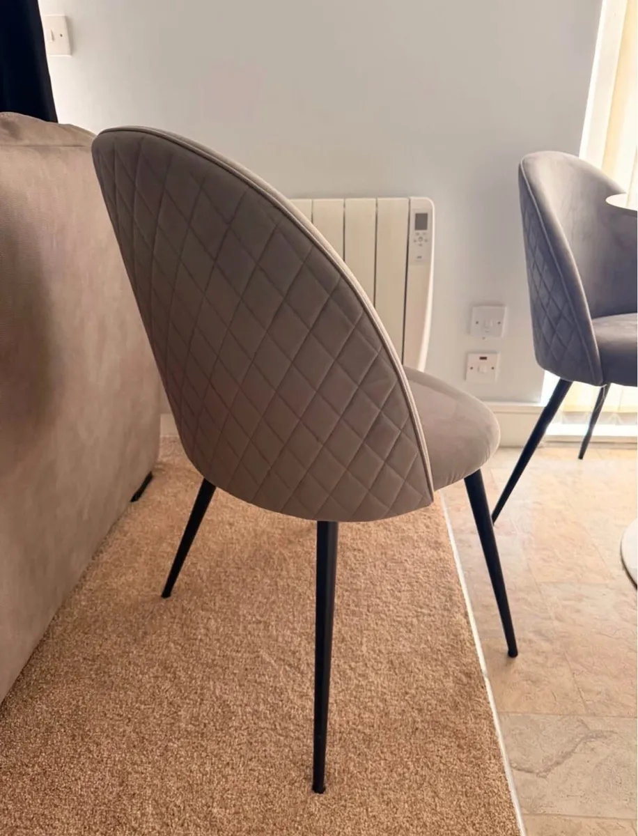 Dining chairs - Image 1
