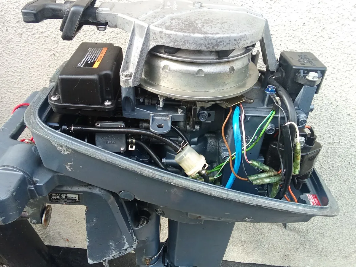2-stroke outboard YAMAHA-6  hp - Image 4