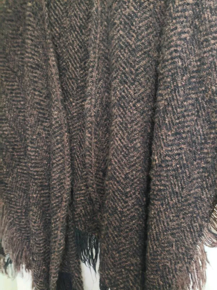 Beautiful wool shawl,hand made, - Image 2