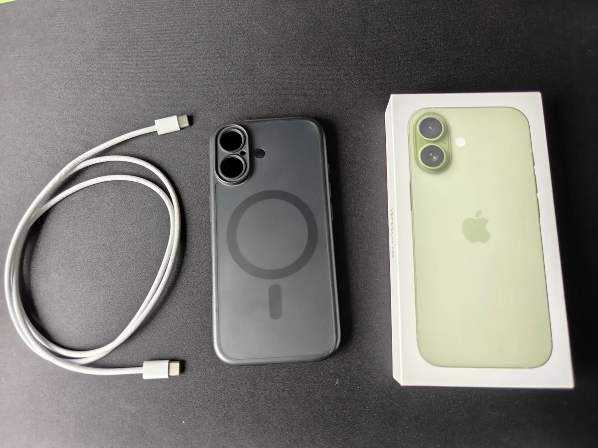 Apple iPhone 17 256GB — Sage — Mint Condition - Image 4