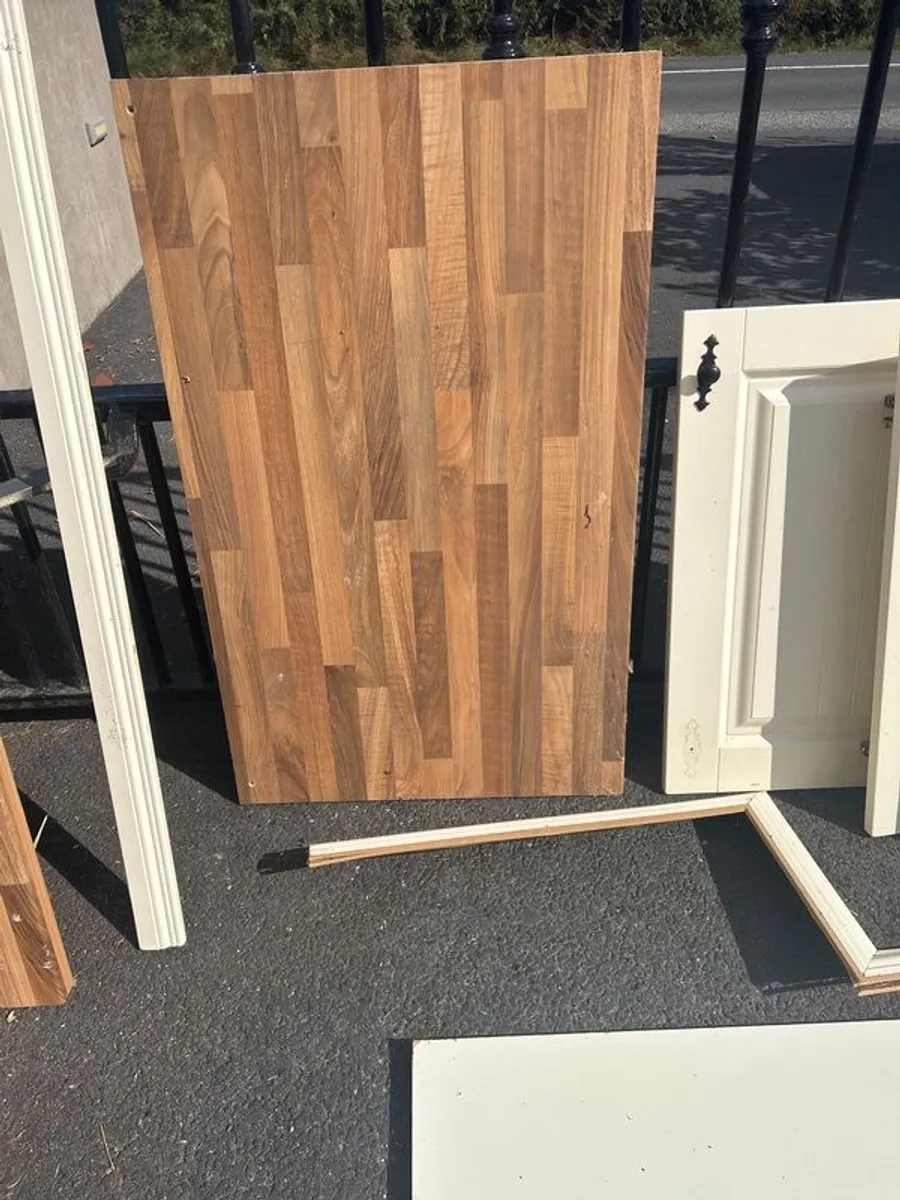 Fitted kitchen ends - Image 1