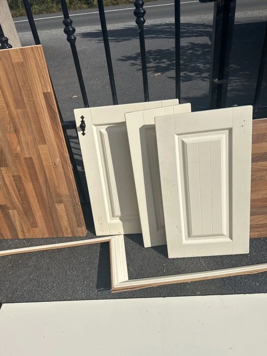 Fitted kitchen ends - Image 2