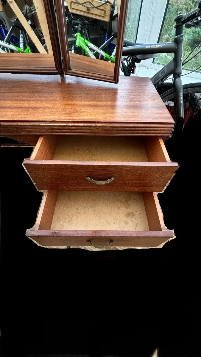 Vanity desk - Image 2