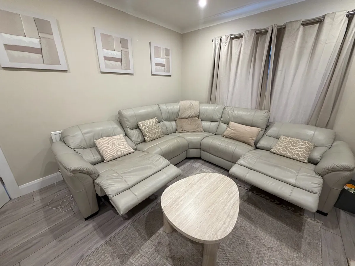 Cream leather reclining sofa with charging ports - Image 3
