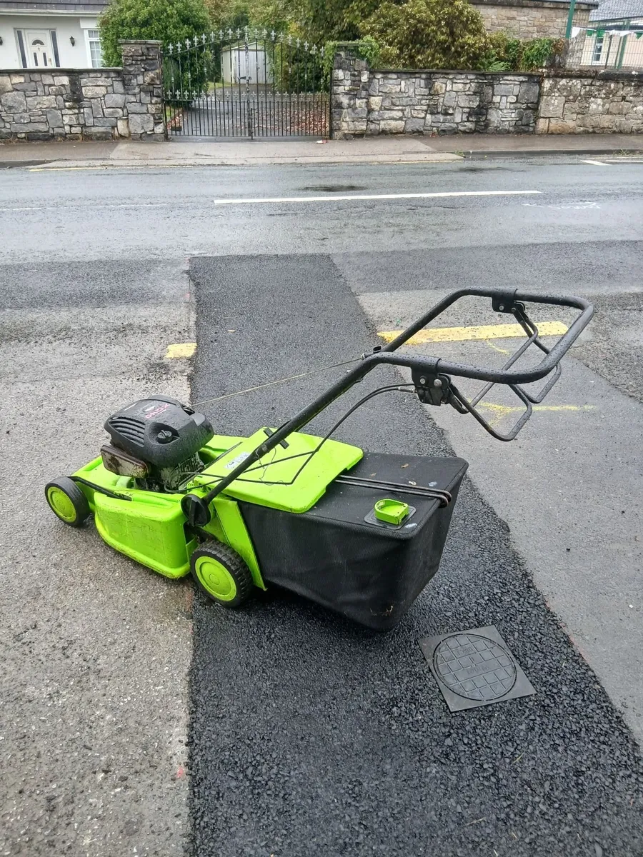 Self-drive lawnmower working perfect priced - Image 1