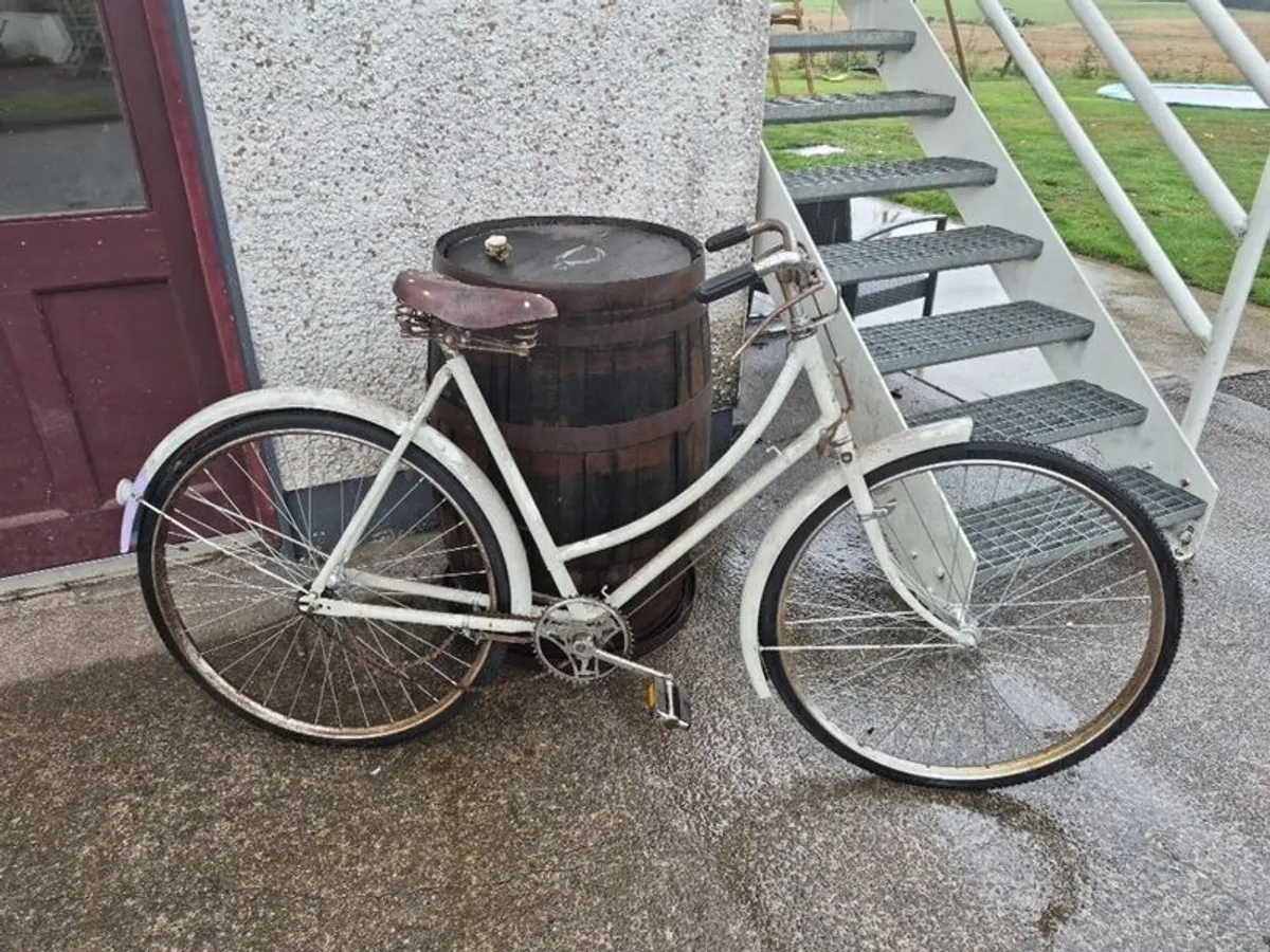 High Nelly ladies bicycle - Image 1