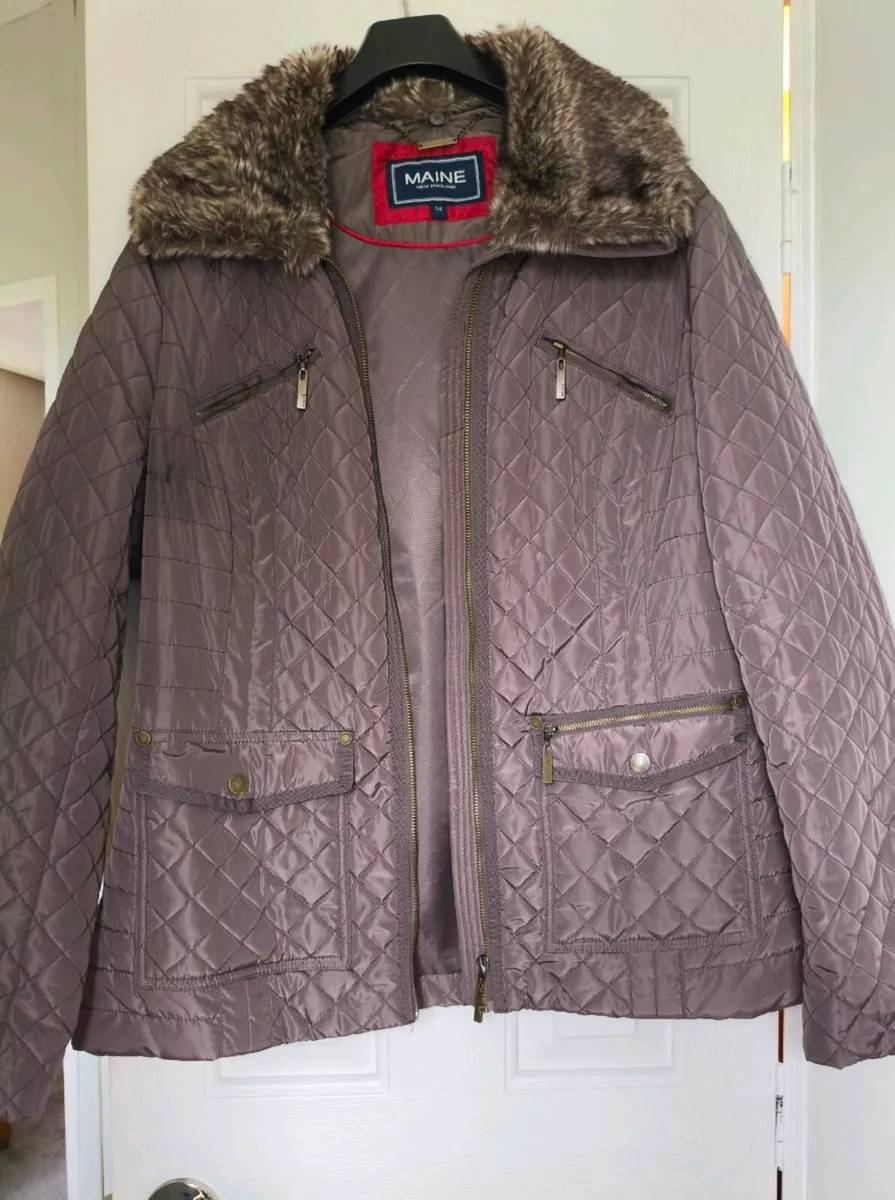Beautiful coat,new fur collar removable 35 Euro - Image 1