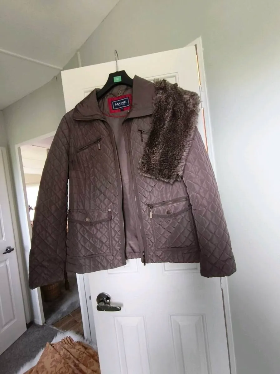 Beautiful coat,new fur collar removable 35 Euro - Image 4