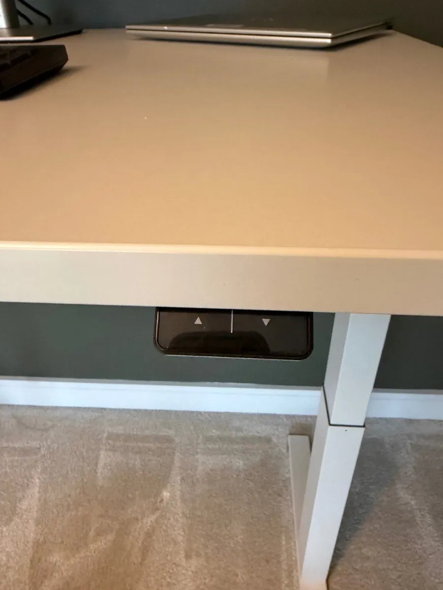 Adjustable desk - Image 2