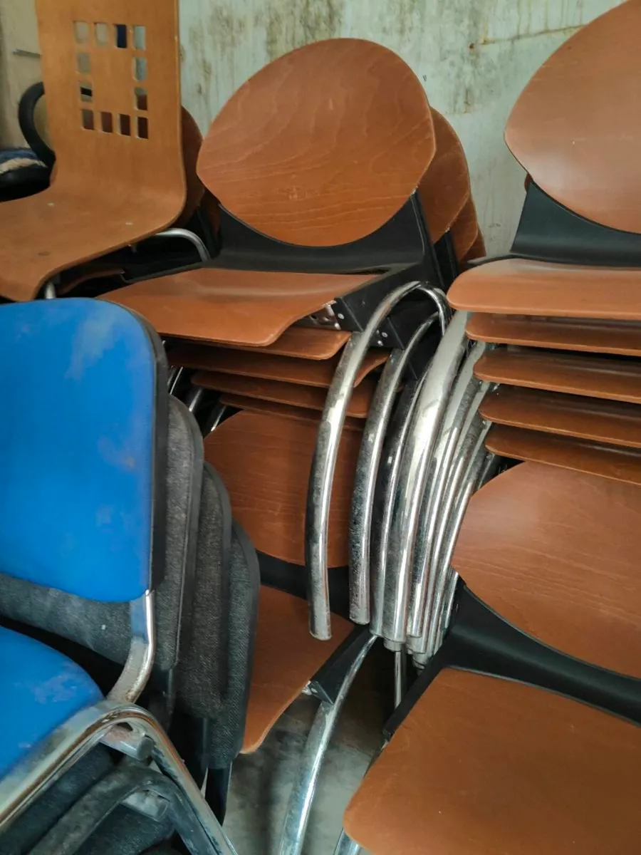 Desks and chairs - Image 3