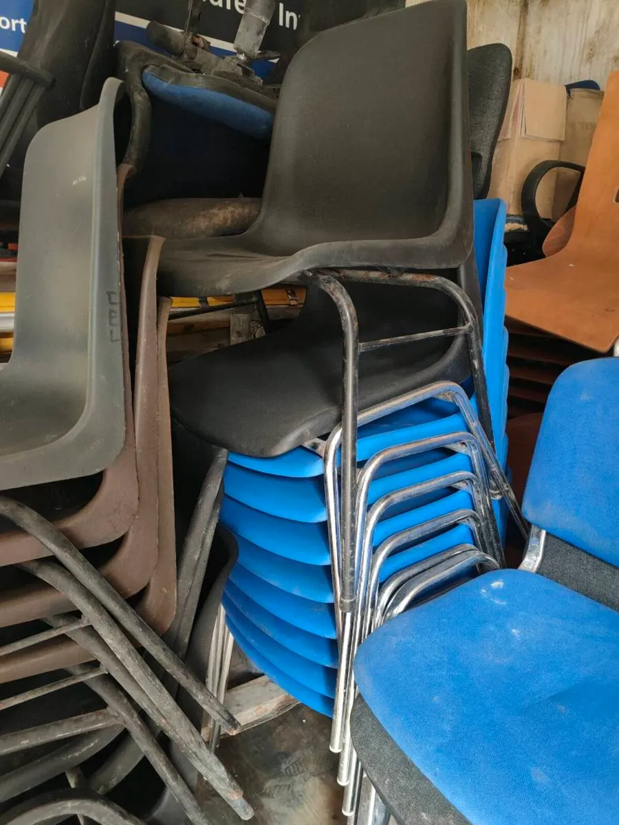 Desks and chairs - Image 4