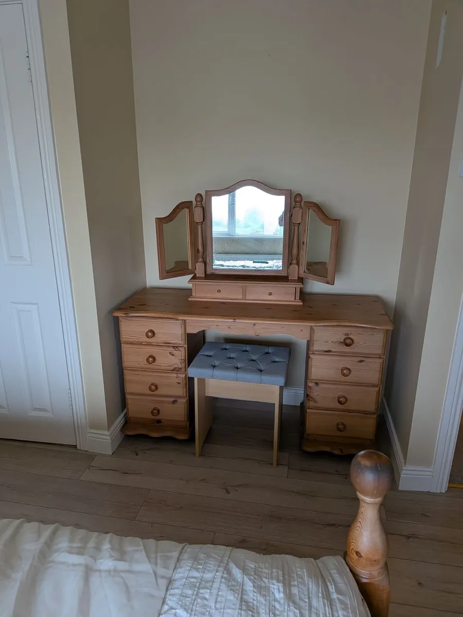 Bedroom furniture - Image 2