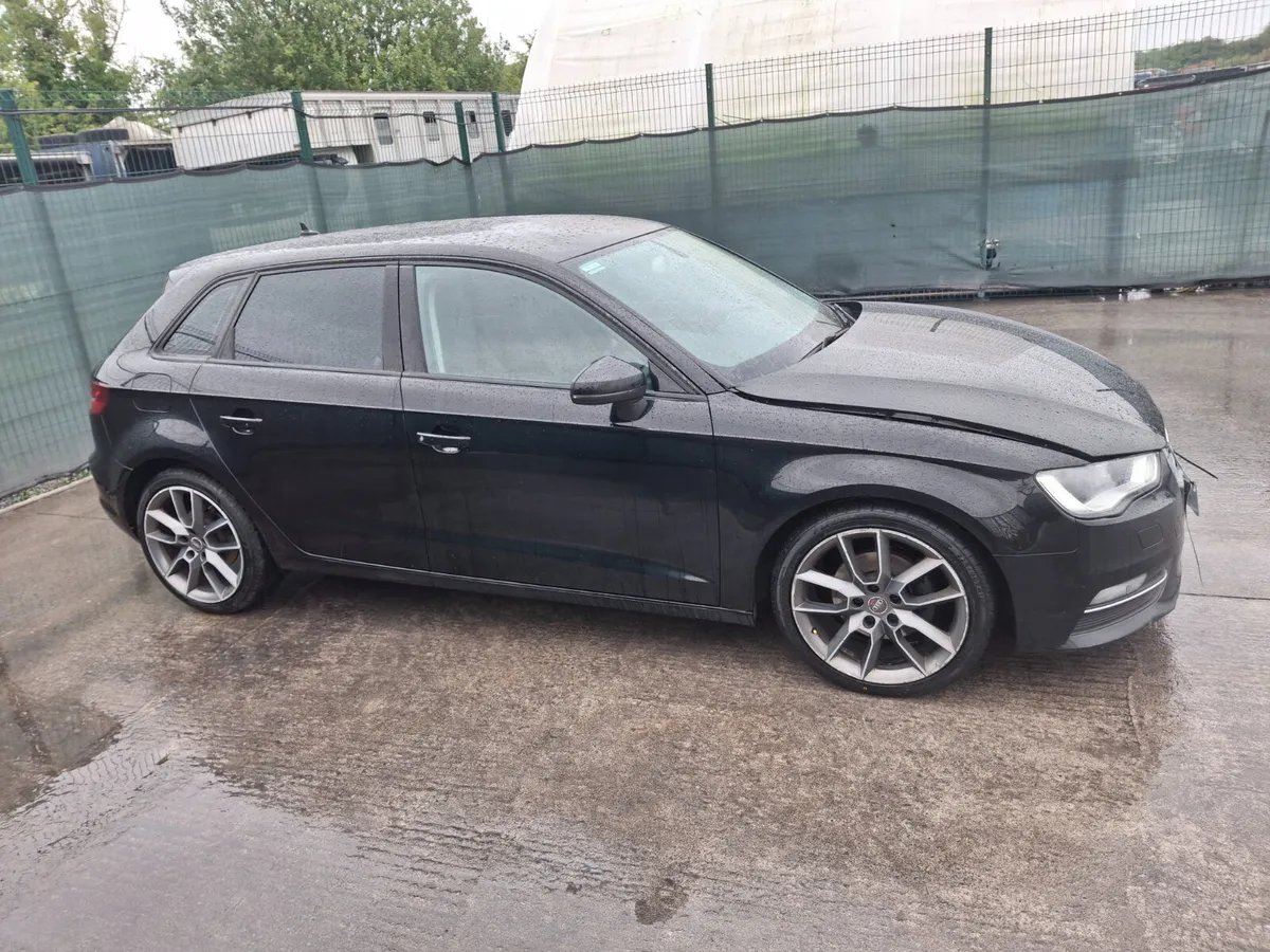 2015 Audi A3  1.6 Tdi Light Damage - Image 2