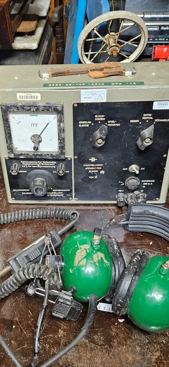 Vintage Radio Transmitter Receiver - Image 2